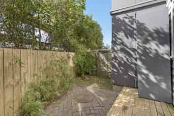 GA/8 Crown Lynn Place, New Lynn
