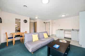 2D/13 Palm Grove, Berhampore