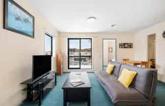 2D/13 Palm Grove, Berhampore