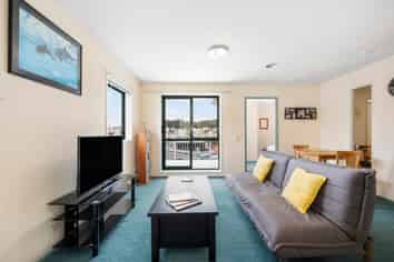 2D/13 Palm Grove, Berhampore