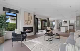 36 Great West Road, Pukehangi