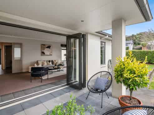 36 Great West Road, Pukehangi