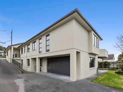 36 Great West Road, Pukehangi