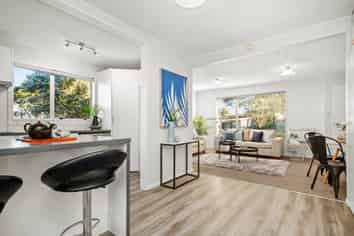 2/200 Dowse Drive, Maungaraki