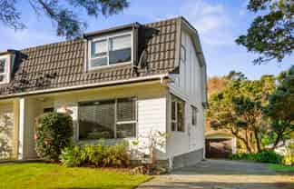 2/200 Dowse Drive, Maungaraki