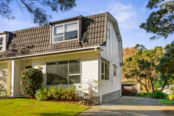 2/200 Dowse Drive, Maungaraki