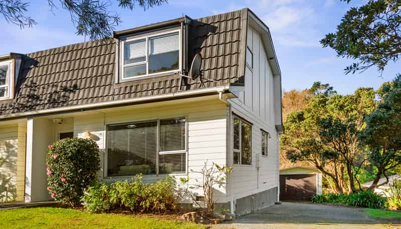 2/200 Dowse Drive, Maungaraki