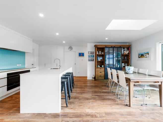 885 Park Road South, Longlands