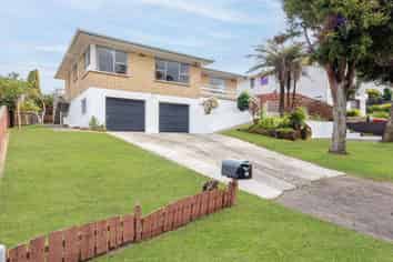 15 Maple Avenue, Dinsdale