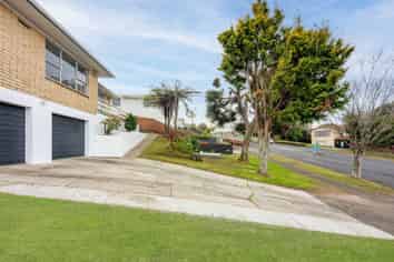 15 Maple Avenue, Dinsdale