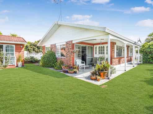 950A River Road, Queenwood