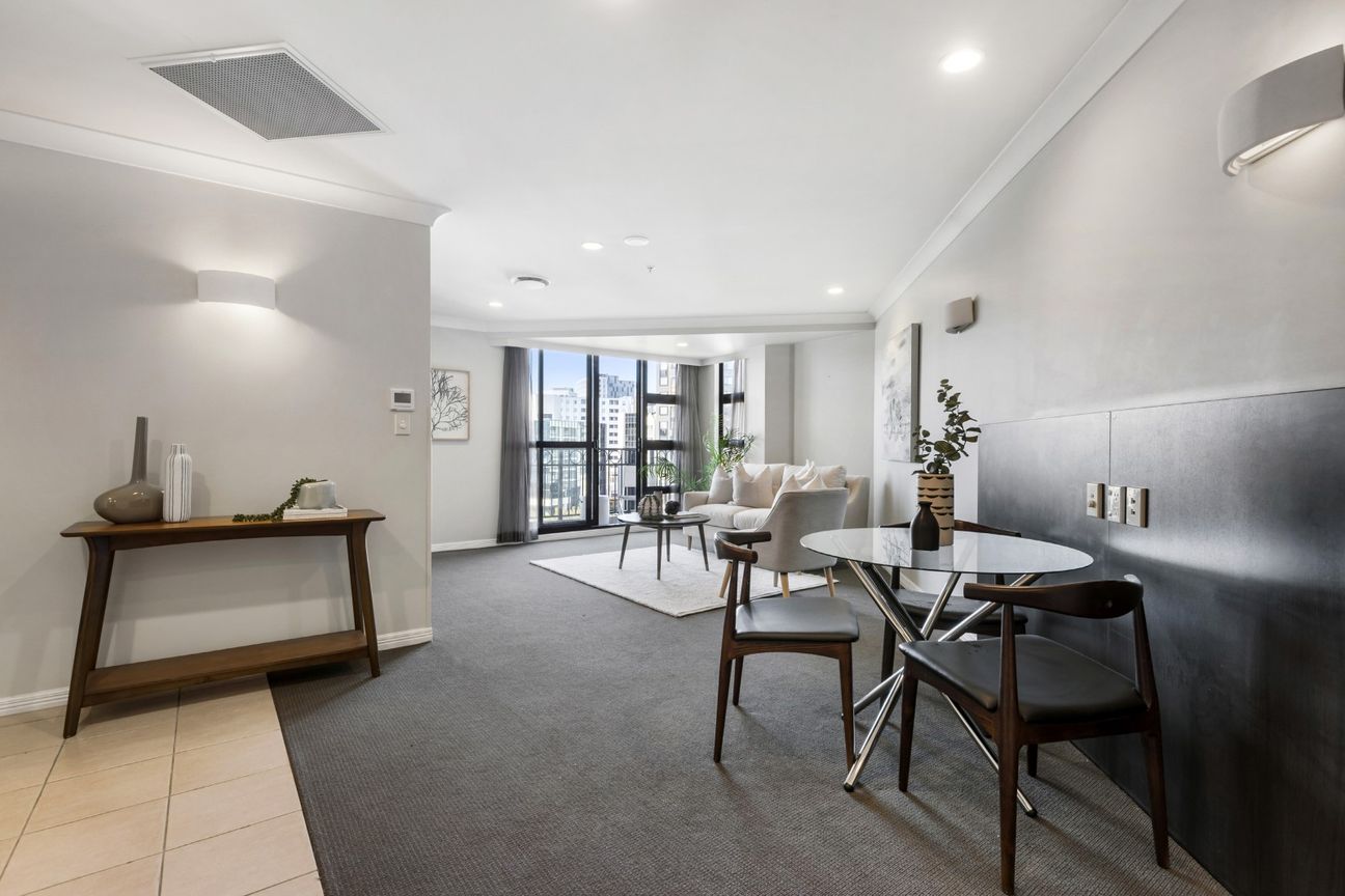 Sunny, Spacious and Elevated - Altro