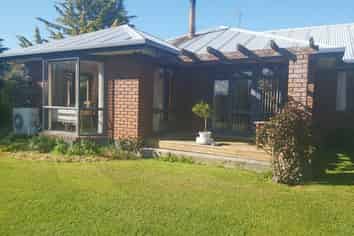 1735 Cust Road, Cust
