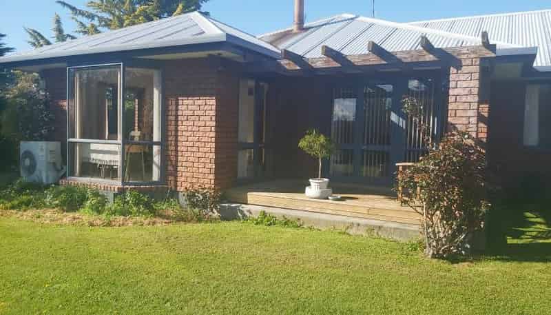 1735 Cust Road, Cust