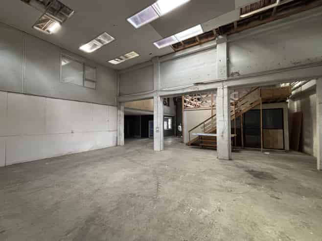 300 sqm Warehouse – Minutes from the CBD