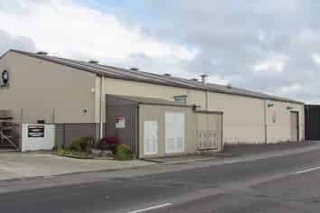 Industrial warehouse to lease on Malden Street