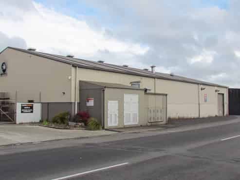 Industrial warehouse to lease on Malden Street