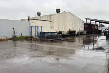 Industrial warehouse to lease on Malden Street