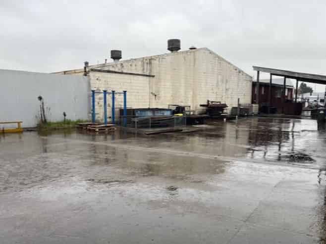 Industrial warehouse to lease on Malden Street