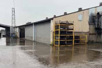 Industrial warehouse to lease on Malden Street
