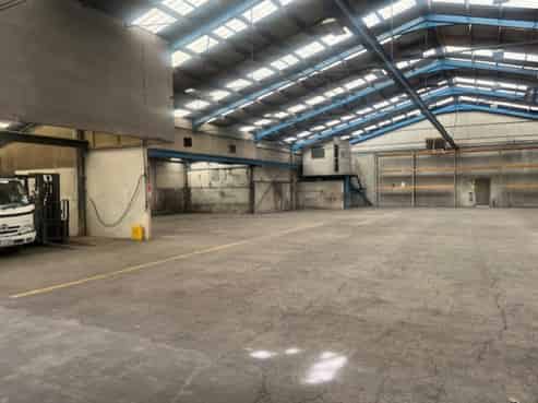 Industrial warehouse to lease on Malden Street