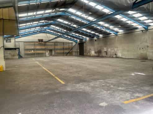 Industrial warehouse to lease on Malden Street