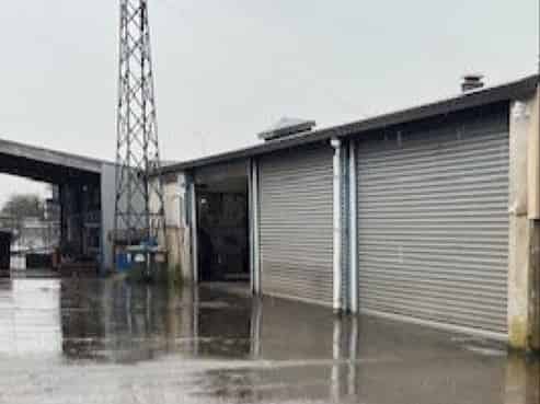 Industrial warehouse to lease on Malden Street