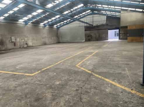 Industrial warehouse to lease on Malden Street