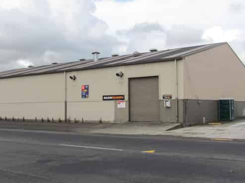 Industrial warehouse to lease on Malden Street