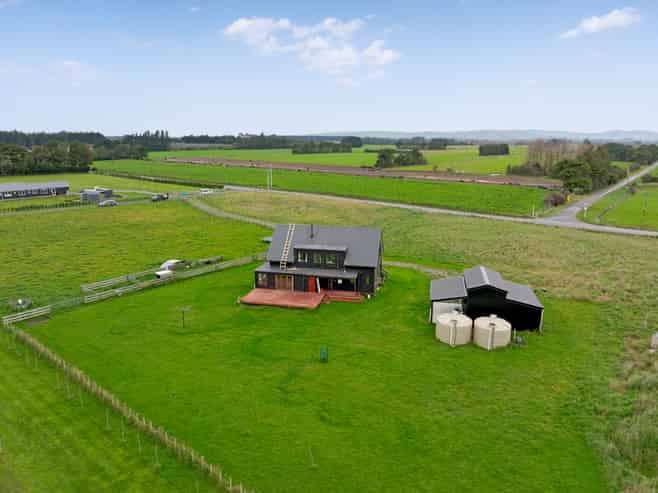 342 No 1 Line, Featherston