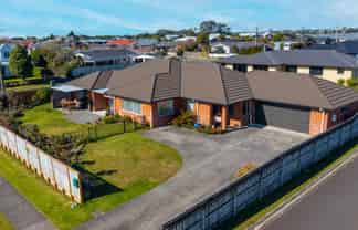 1 Honeyfield Drive, Whalers Gate