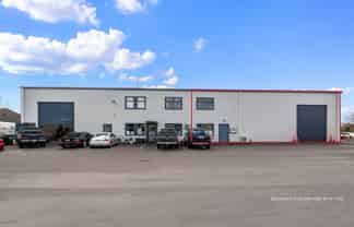 Commercially zoned warehouse opportunity