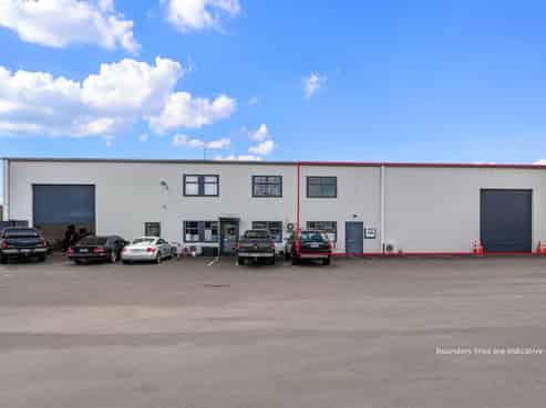 Versatile commercial warehouse for lease