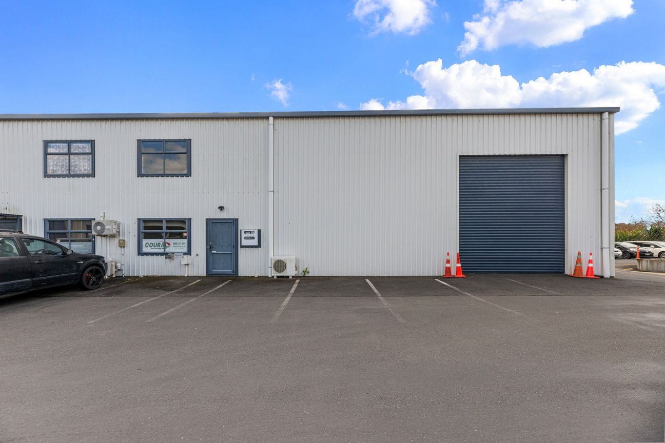 Versatile commercial warehouse for lease - Vista 6