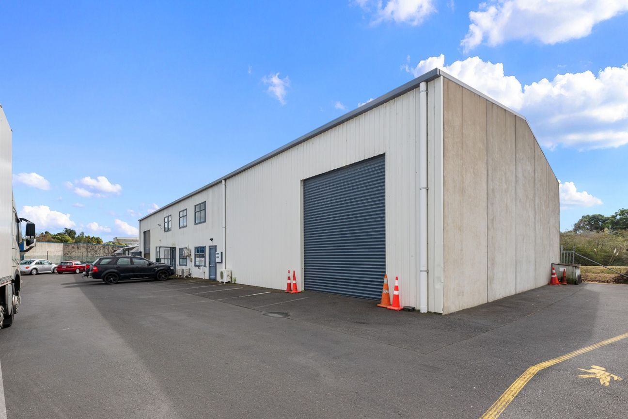 Versatile commercial warehouse for lease - Vista 5