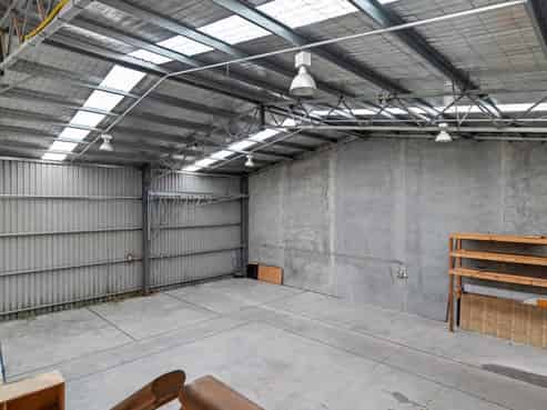 Versatile commercial warehouse for lease