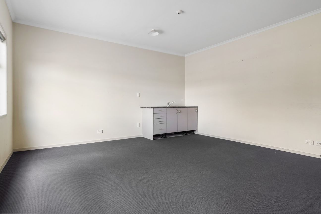 Versatile commercial warehouse for lease - Vista 4