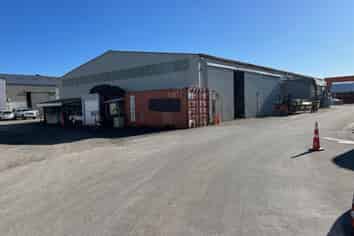 Large industrial workshop for lease