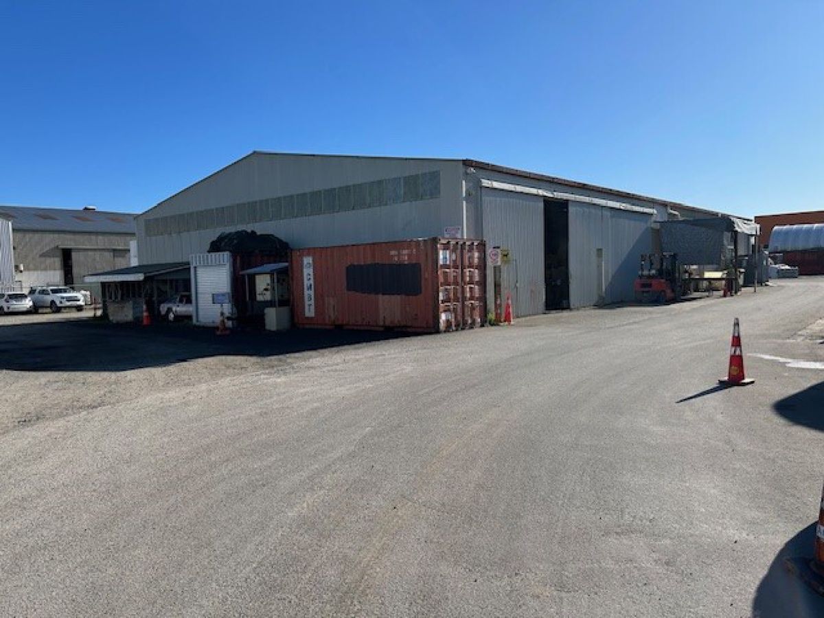 Large industrial workshop for lease