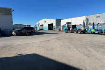 Large industrial workshop for lease