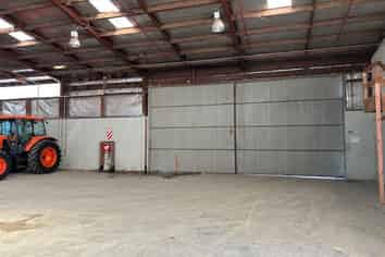 Large industrial workshop for lease
