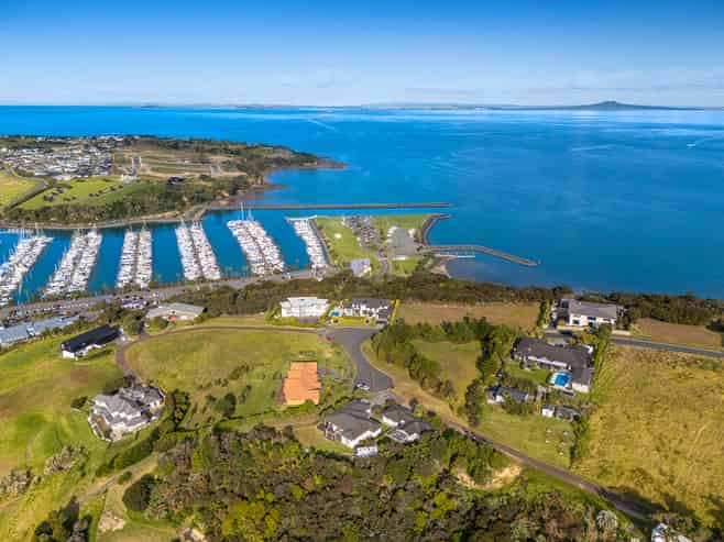 51 Balboa Drive, Matakatia