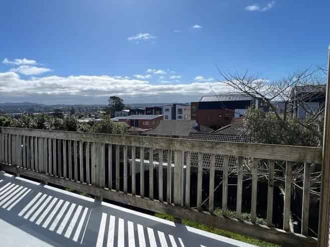 16/242 Great North Road, Henderson