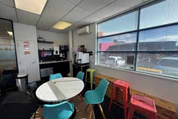 High Profile Manukau Office - Ample Carparks