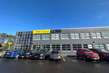 High Profile Manukau Office - Ample Carparks