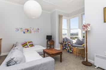 Upper unit Queens Drive, Kilbirnie