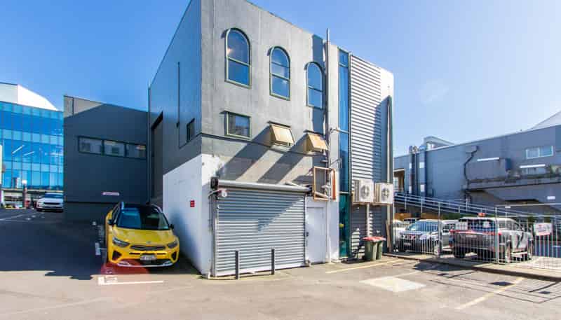 402 Broadway, Newmarket