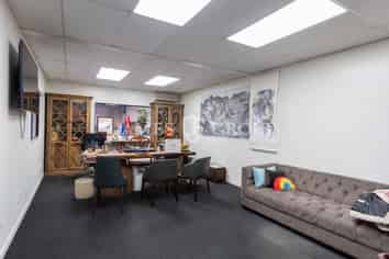CENTRAL PARK DRIVE | SHOWROOM + PARKING
