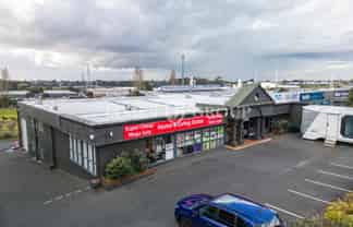 CENTRAL PARK DRIVE | SHOWROOM + PARKING