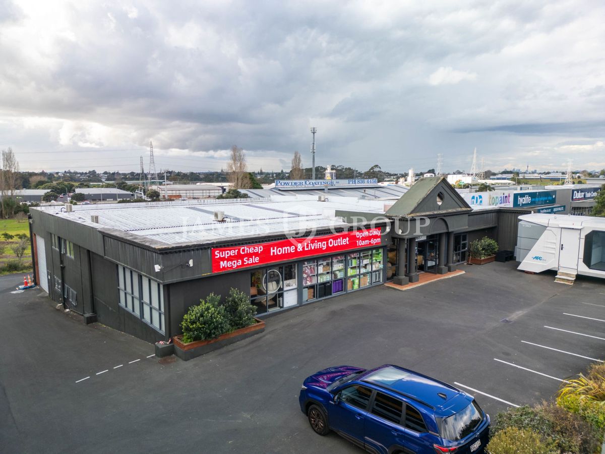 CENTRAL PARK DRIVE | SHOWROOM + PARKING